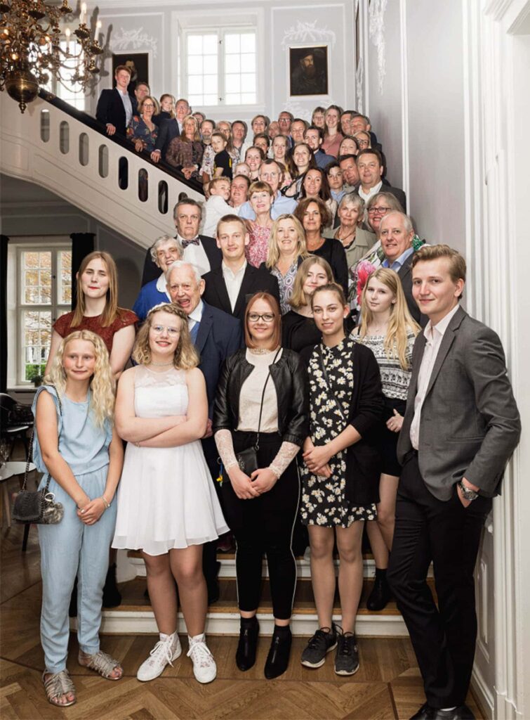 Stort gruppebillede ved konfirmation